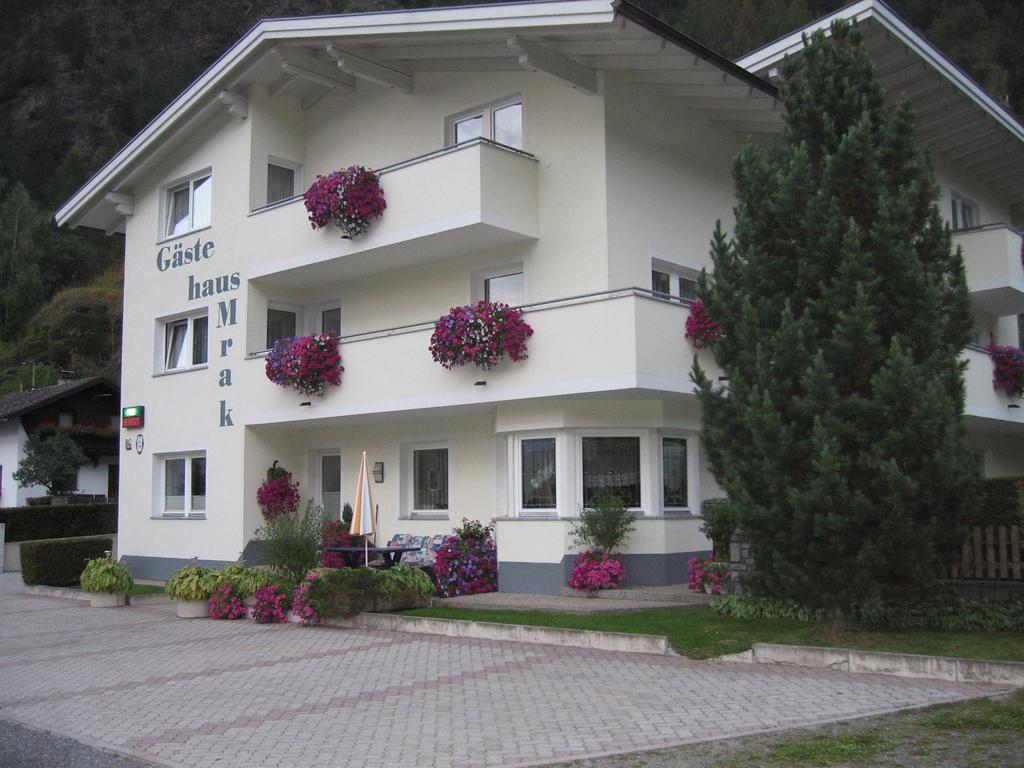 Gaestehaus Mrak Langenfeld Exterior photo